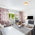 아파트 Sonnenblick Und Relax 순데름